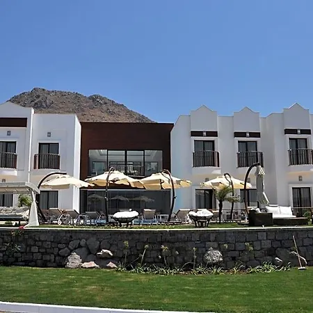 Ξενοδοχείο Small 4*