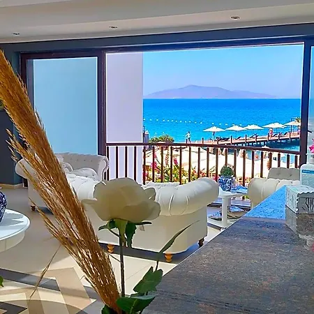 Ξενοδοχείο Small