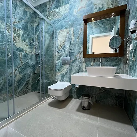 Hotell Small 4*