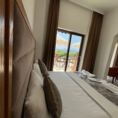 Small Hotell 4*