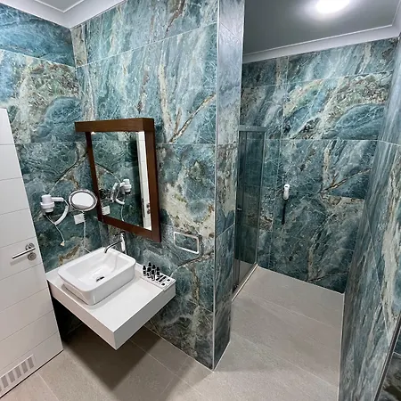 Small Hotell 4*