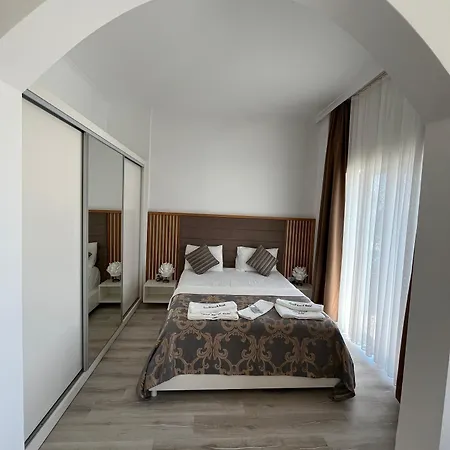 Hotell Small 4*