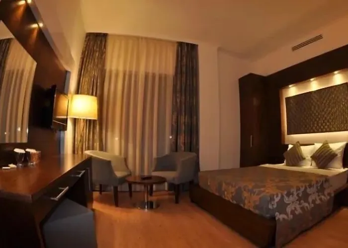 Small מלון טורגוטריס