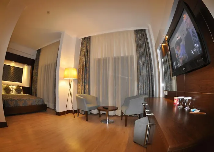 Small מלון טורגוטריס